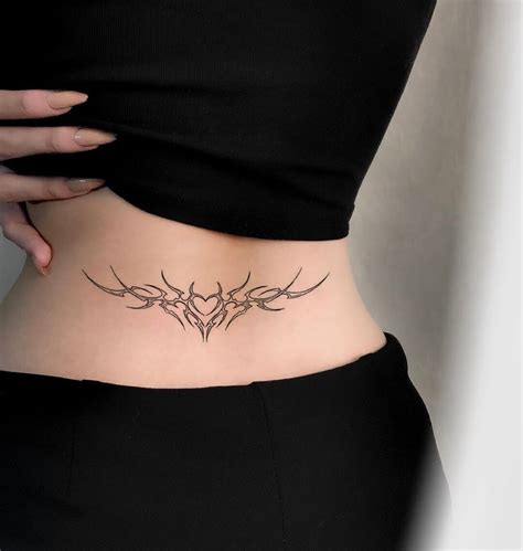 tatuajes parte baja de la espalda|TATUAJES ELEGANTES EN ESPALDA BAJA PARA。